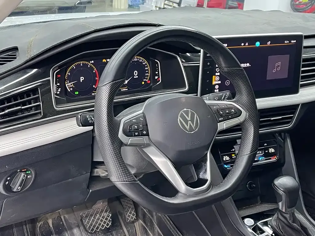 Volkswagen Tiguan L — фото 2