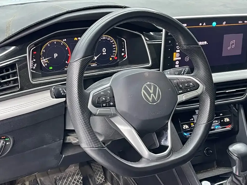 Volkswagen Tiguan L — фото 3