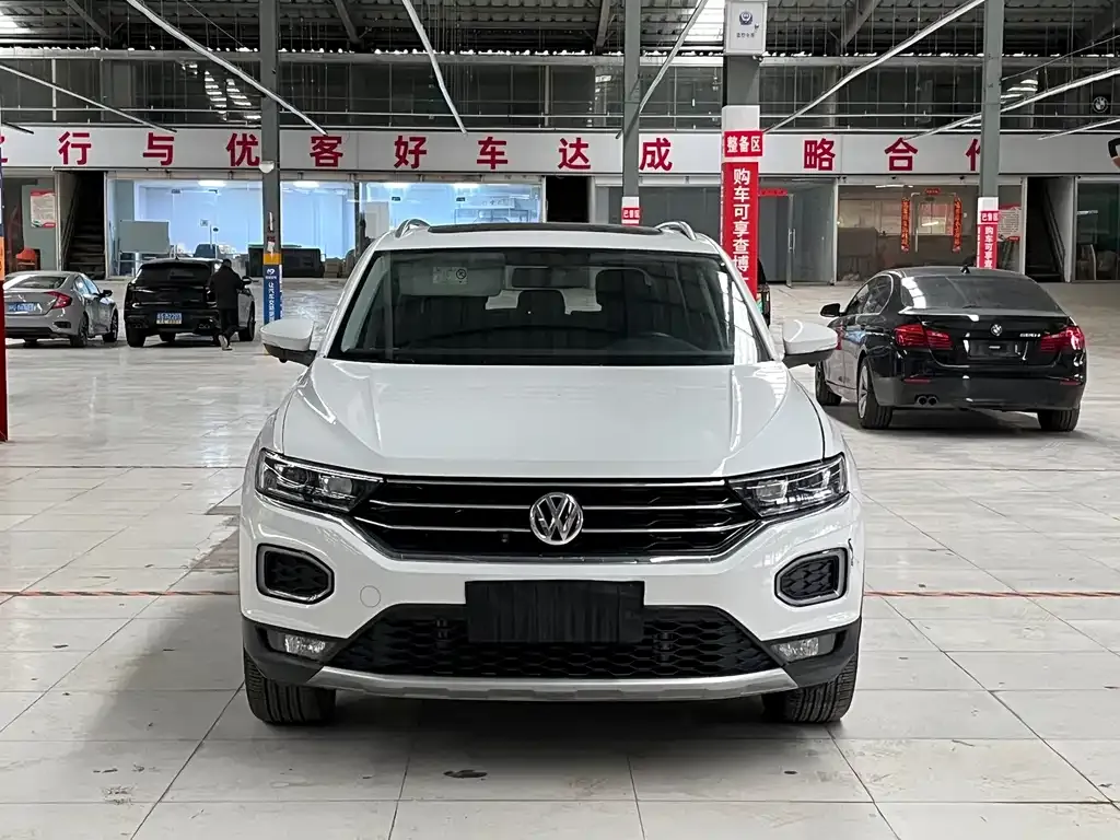 Volkswagen T-Roc — фото 9