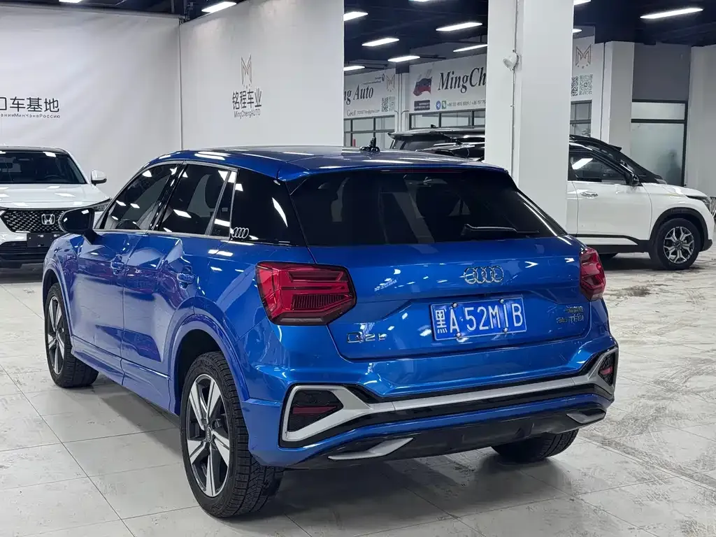 Audi Q2L — фото 10