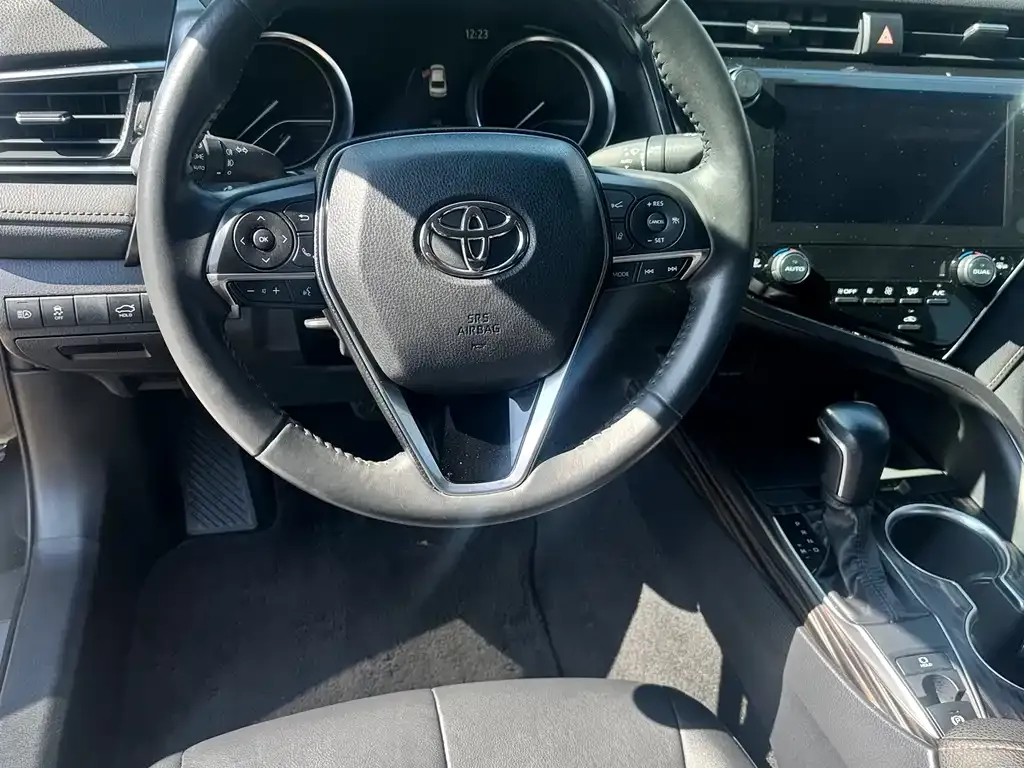Toyota Camry — фото 2