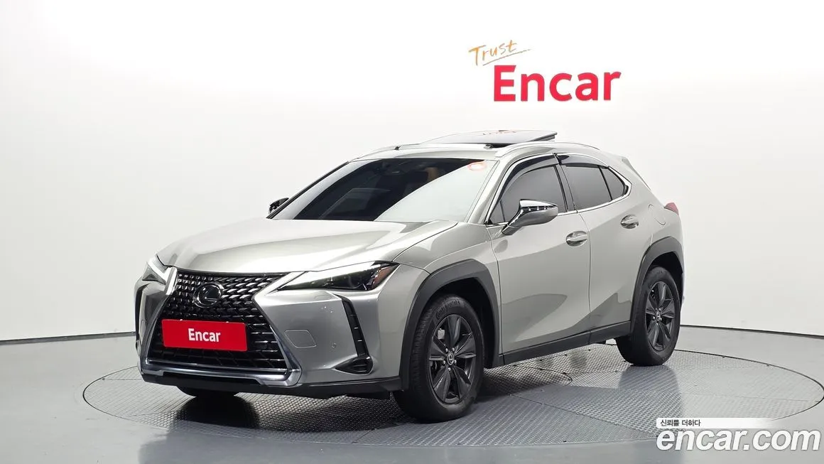 Lexus UX — фото 1