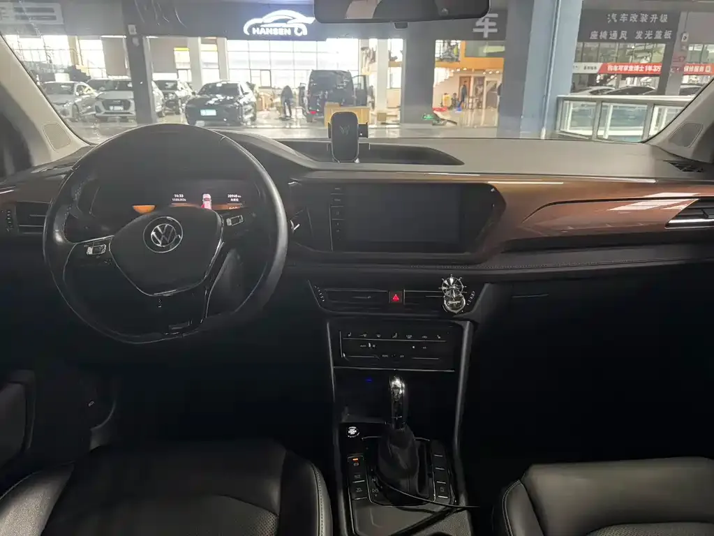 Volkswagen Tharu — фото 3