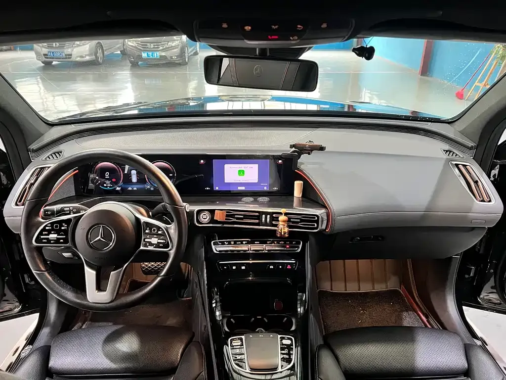 Mercedes-Benz EQC — фото 9