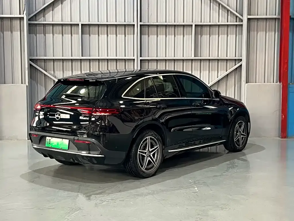 Mercedes-Benz EQC — фото 4