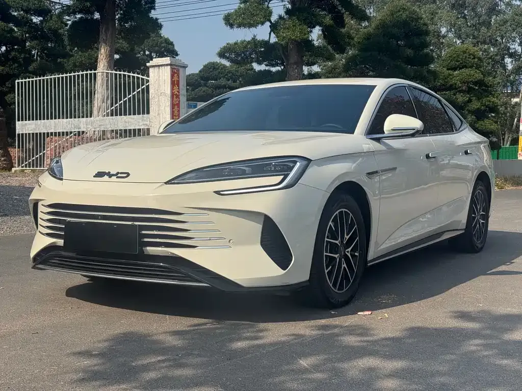 BYD Seal — фото 1