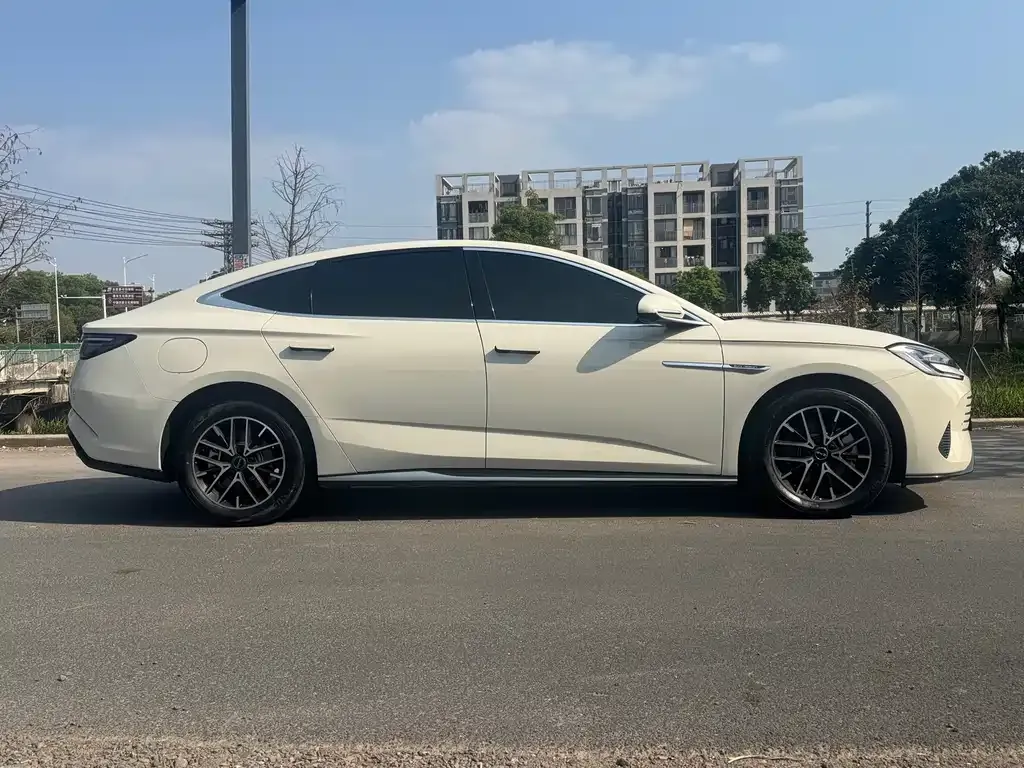 BYD Seal — фото 8