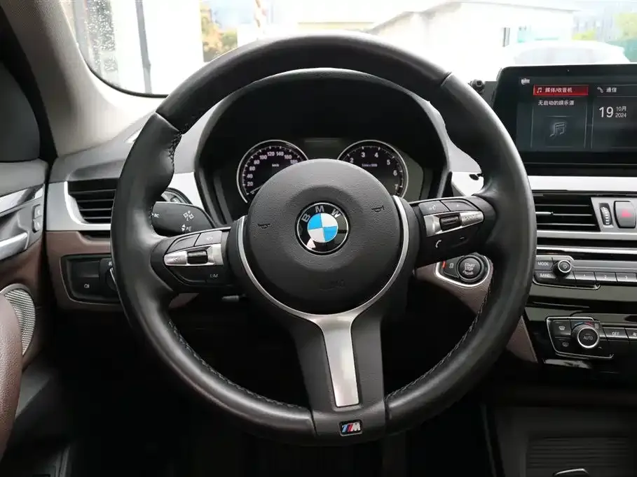 BMW X1 — фото 2