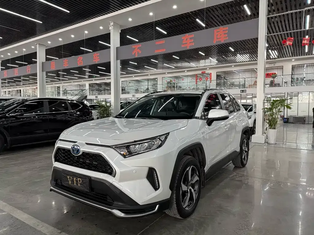 Toyota RAV4 Prime — фото 1