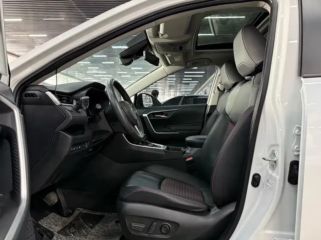 Toyota RAV4 Prime — фото 9