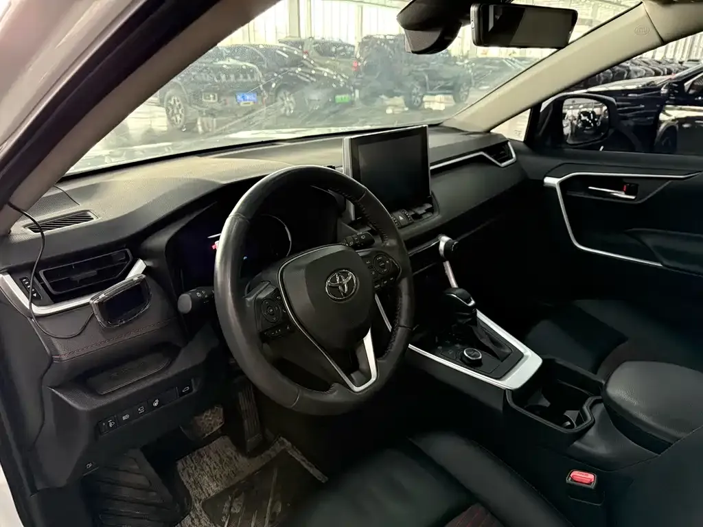 Toyota RAV4 Prime — фото 10