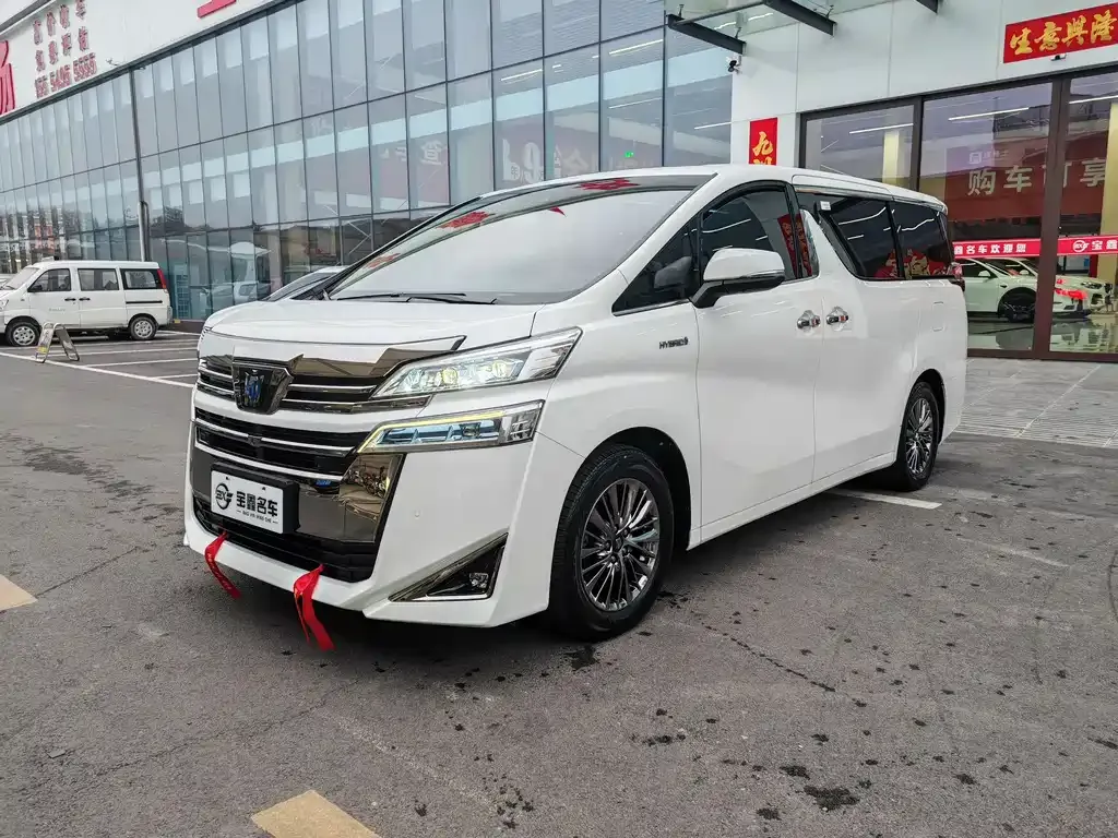 Toyota Vellfire — фото 1
