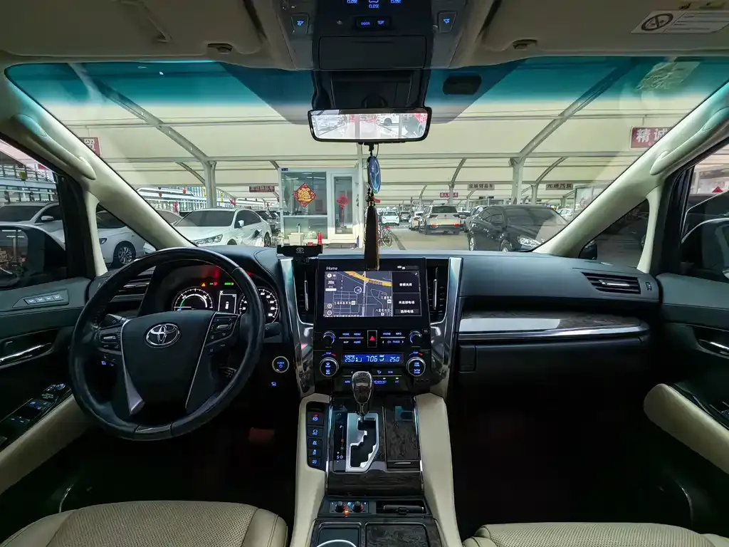 Toyota Vellfire — фото 4