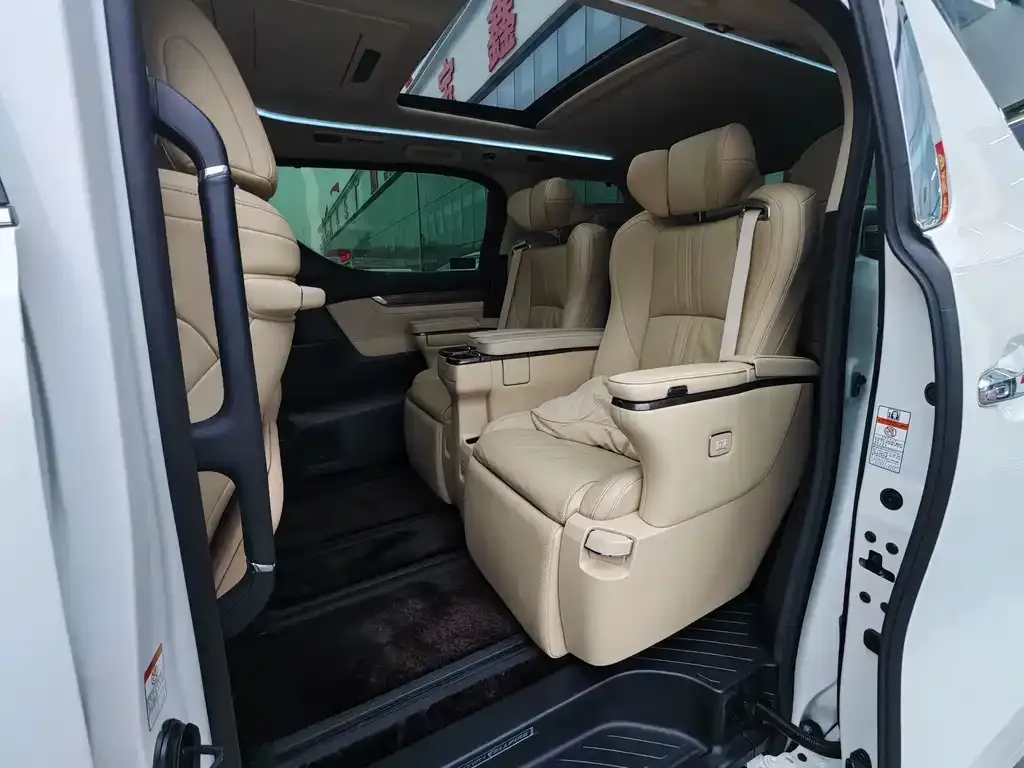 Toyota Vellfire — фото 5