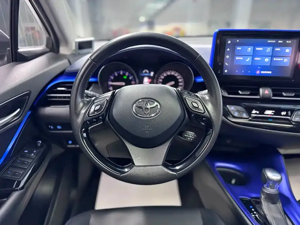 Toyota C-HR — фото 2