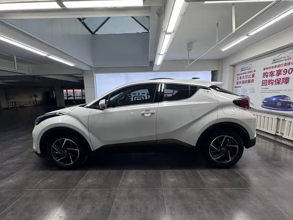 Toyota C-HR — фото 8
