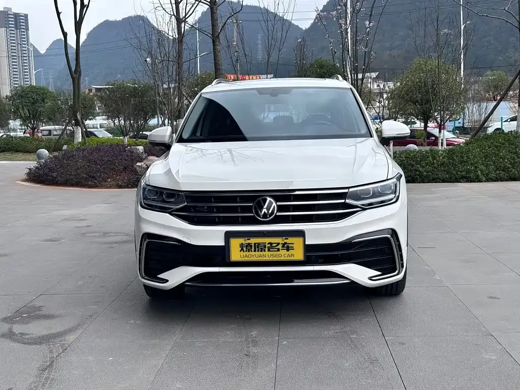 Volkswagen Tiguan L — фото 3