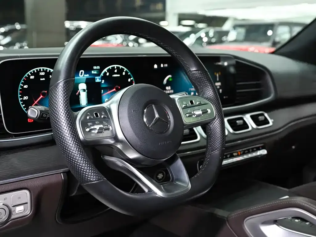 Mercedes-Benz GLS — фото 7