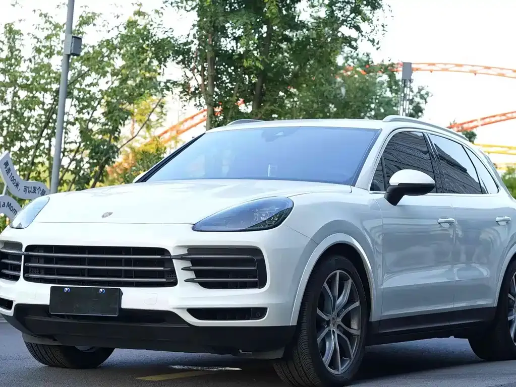 Porsche Cayenne — фото 1