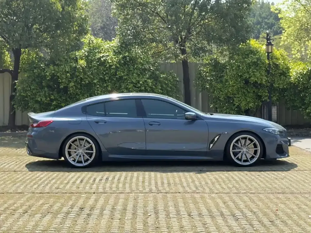 BMW 8 Series — фото 6