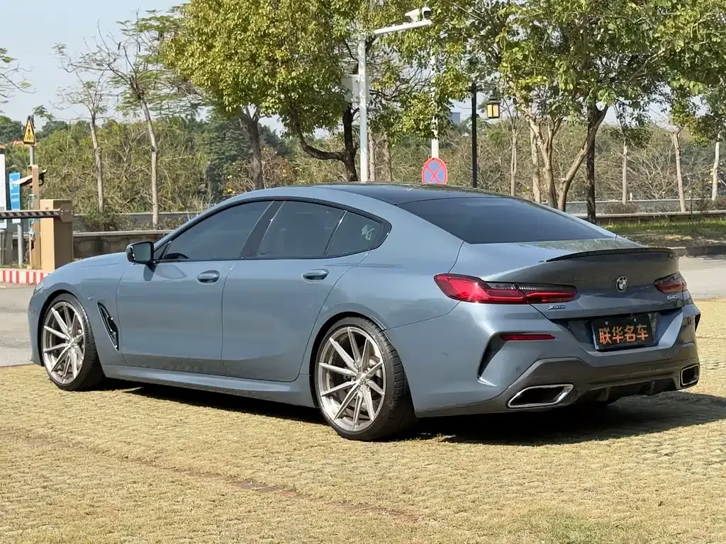 BMW 8 Series — фото 3