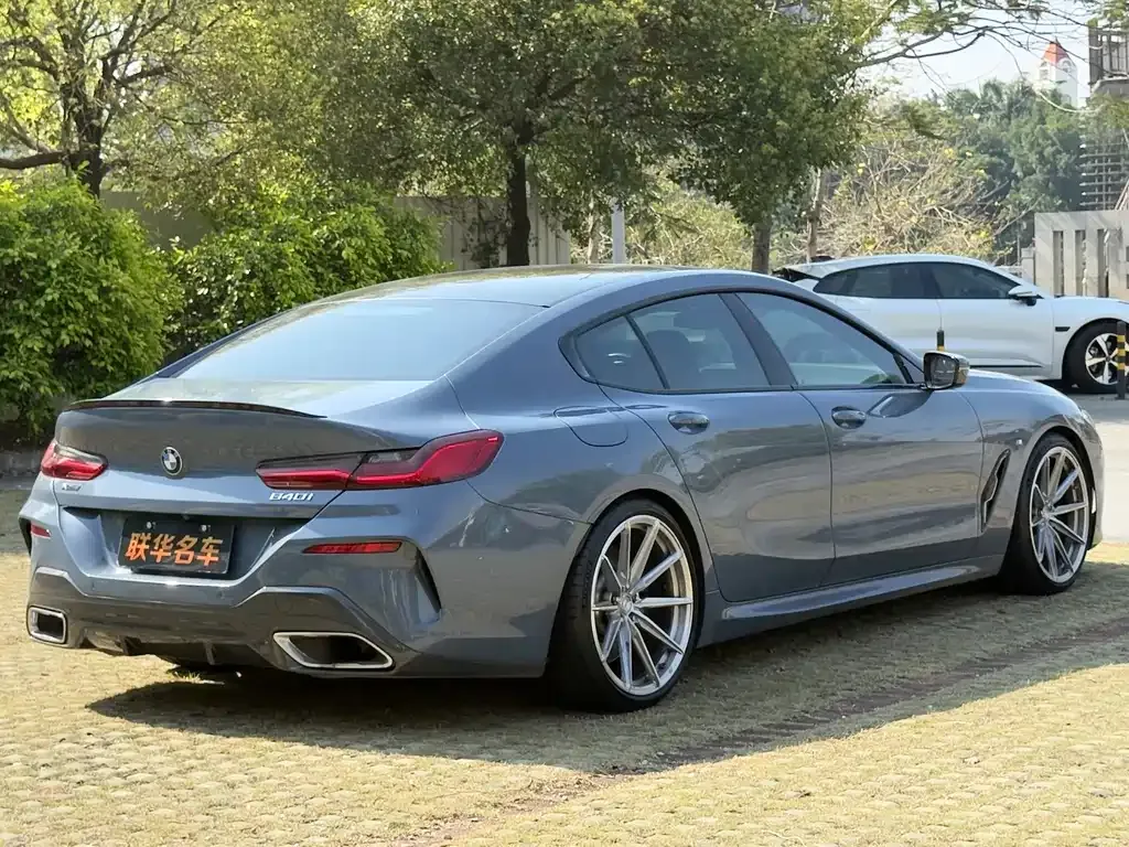 BMW 8 Series — фото 9