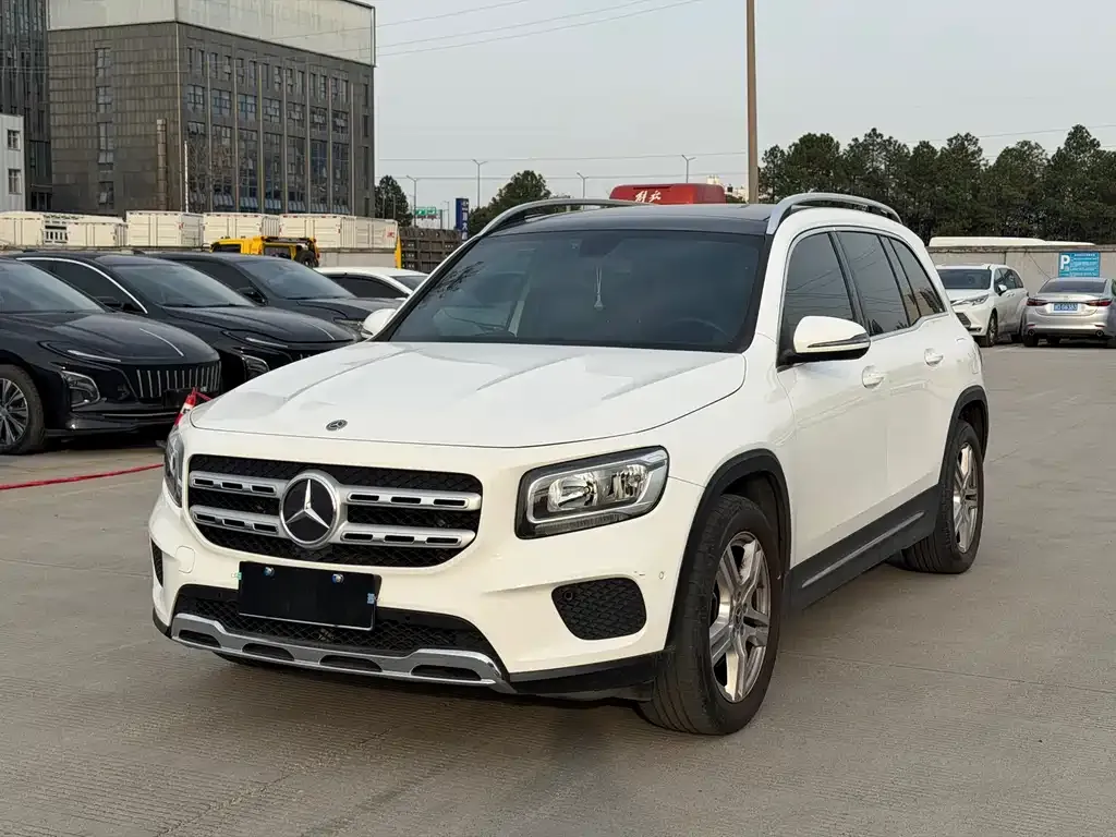 Mercedes-Benz GLB — фото 1