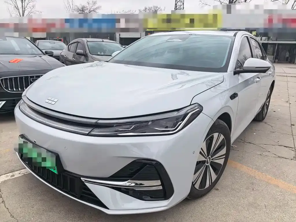 Geely Galaxy A7 — фото 1