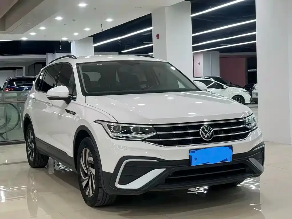 Volkswagen Tiguan L — фото 4