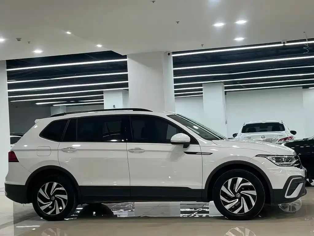 Volkswagen Tiguan L — фото 5