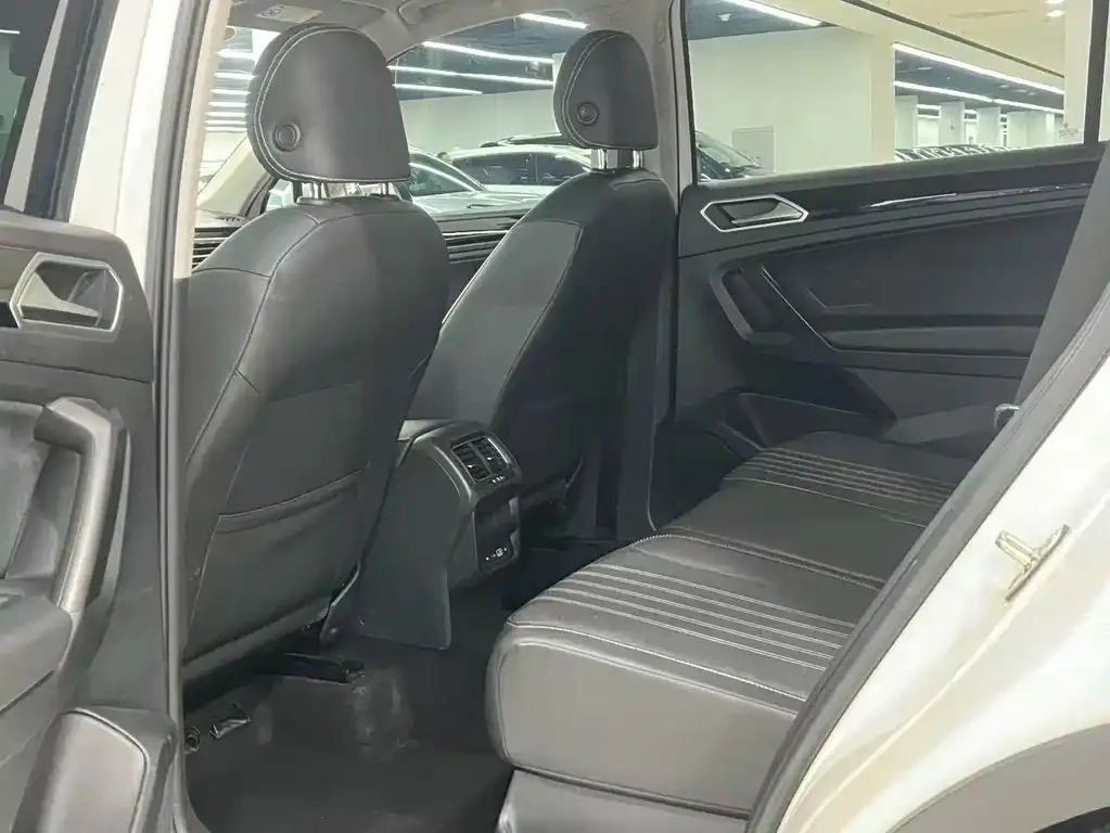 Volkswagen Tiguan L — фото 2