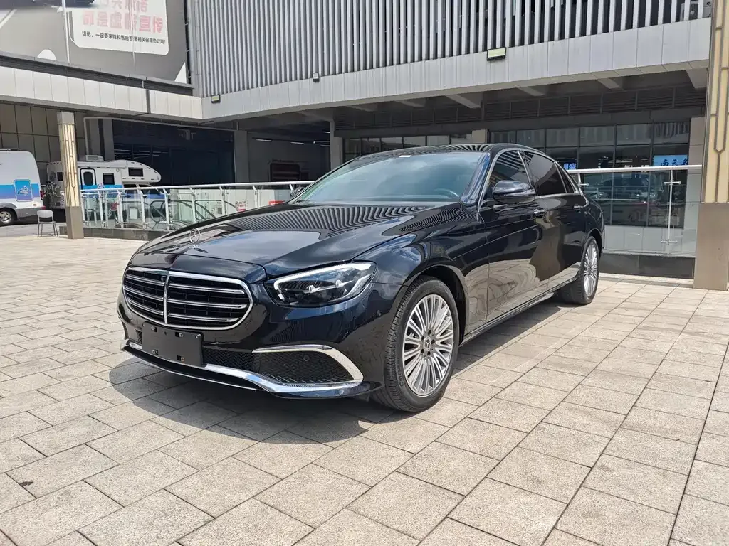 Mercedes-Benz E-Class — фото 1
