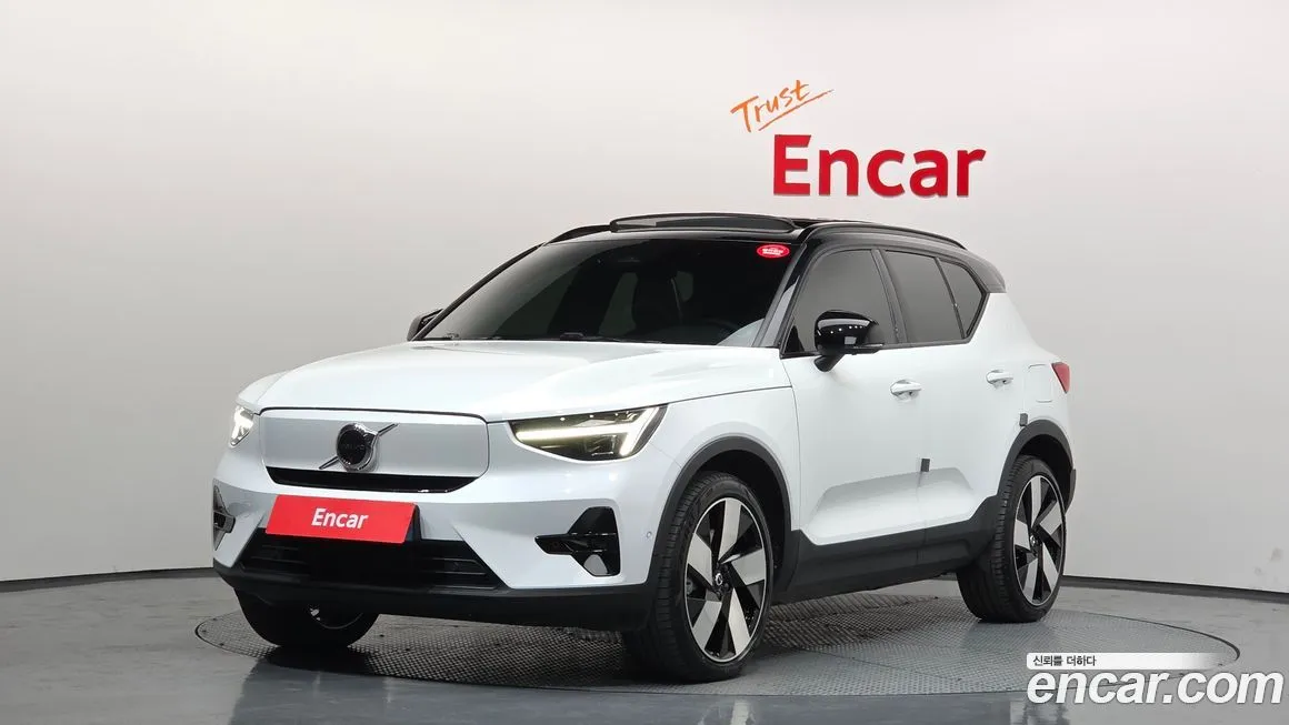 Volvo XC40 — фото 1