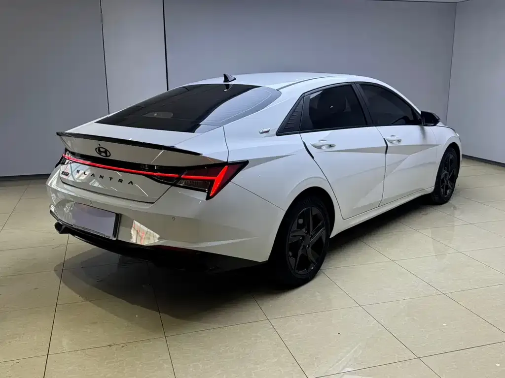 Hyundai Elantra — фото 3