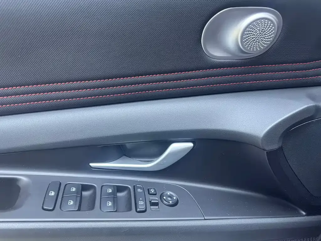 Hyundai Elantra — фото 4