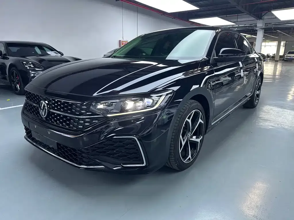 Volkswagen Passat — фото 1