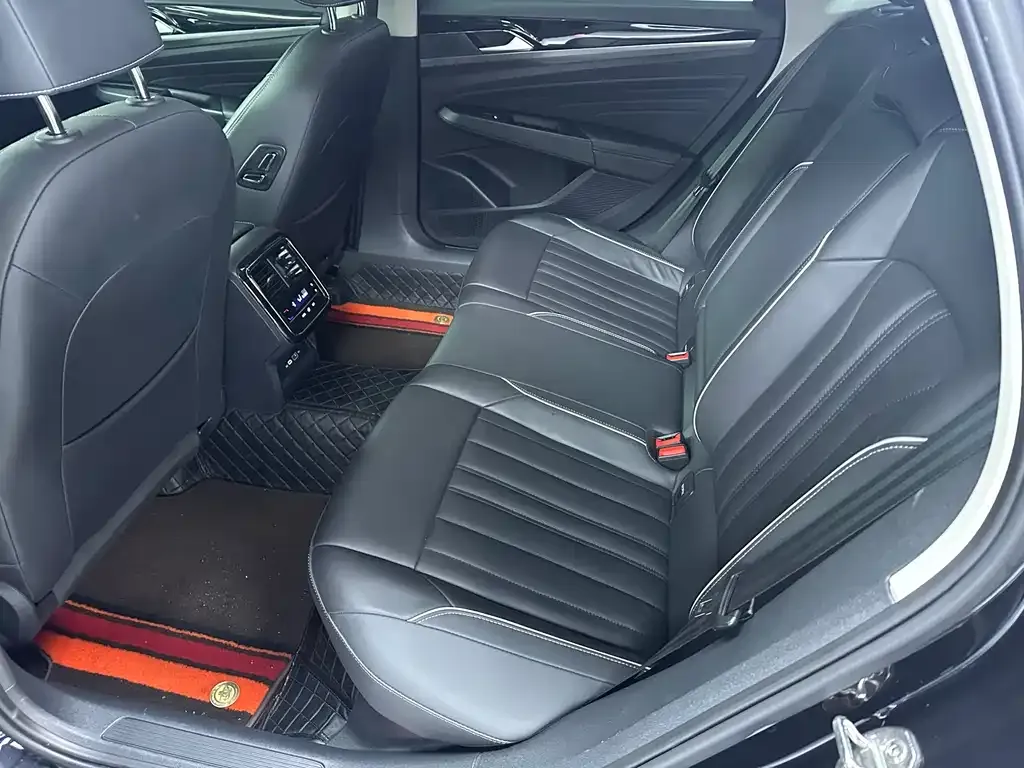 Volkswagen Passat — фото 7