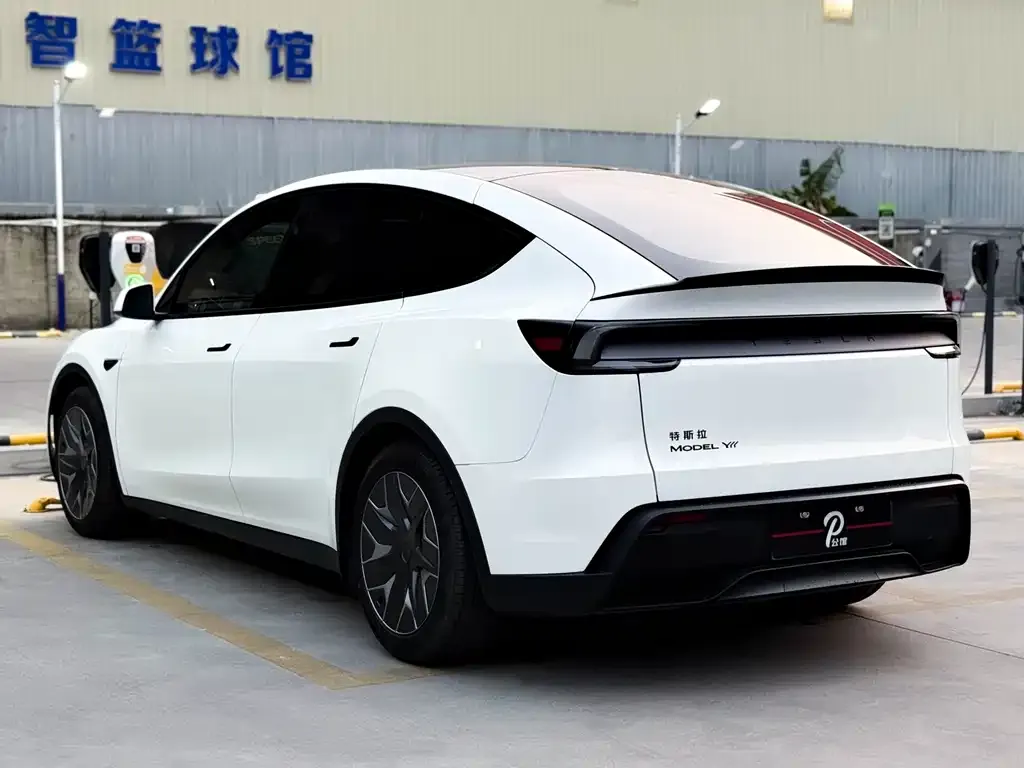 Tesla Model Y L — фото 2