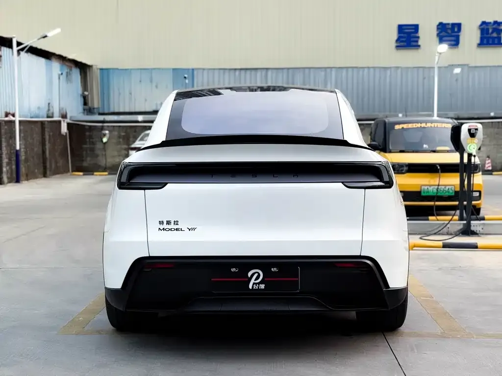 Tesla Model Y L — фото 9