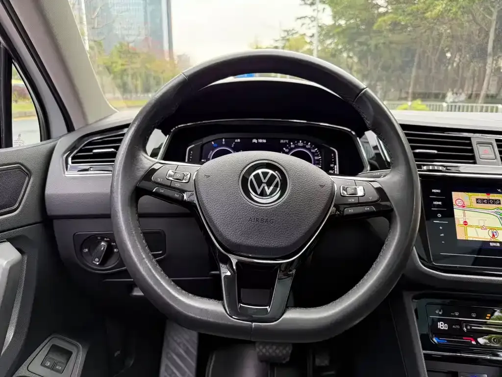 Volkswagen Tiguan L New Energy — фото 2