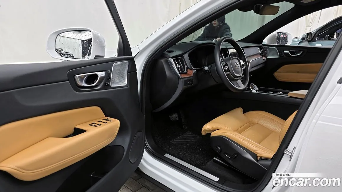 Volvo XC60 — фото 4