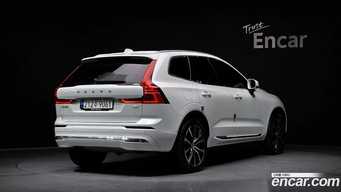 Volvo XC60 — фото 8
