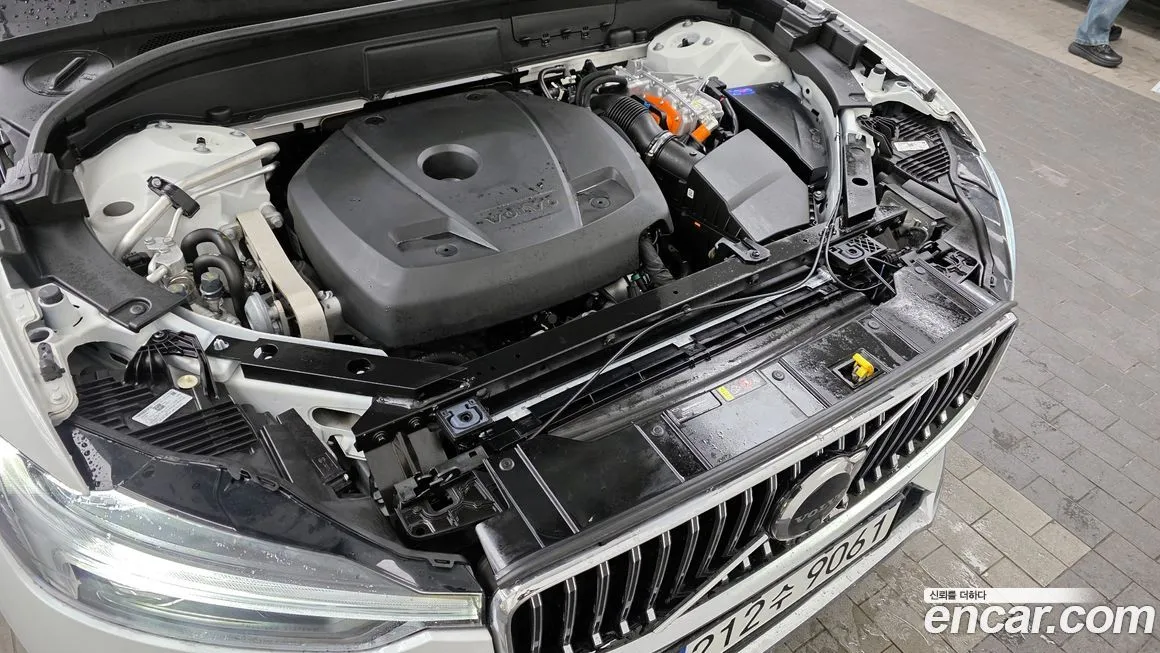 Volvo XC60 — фото 10