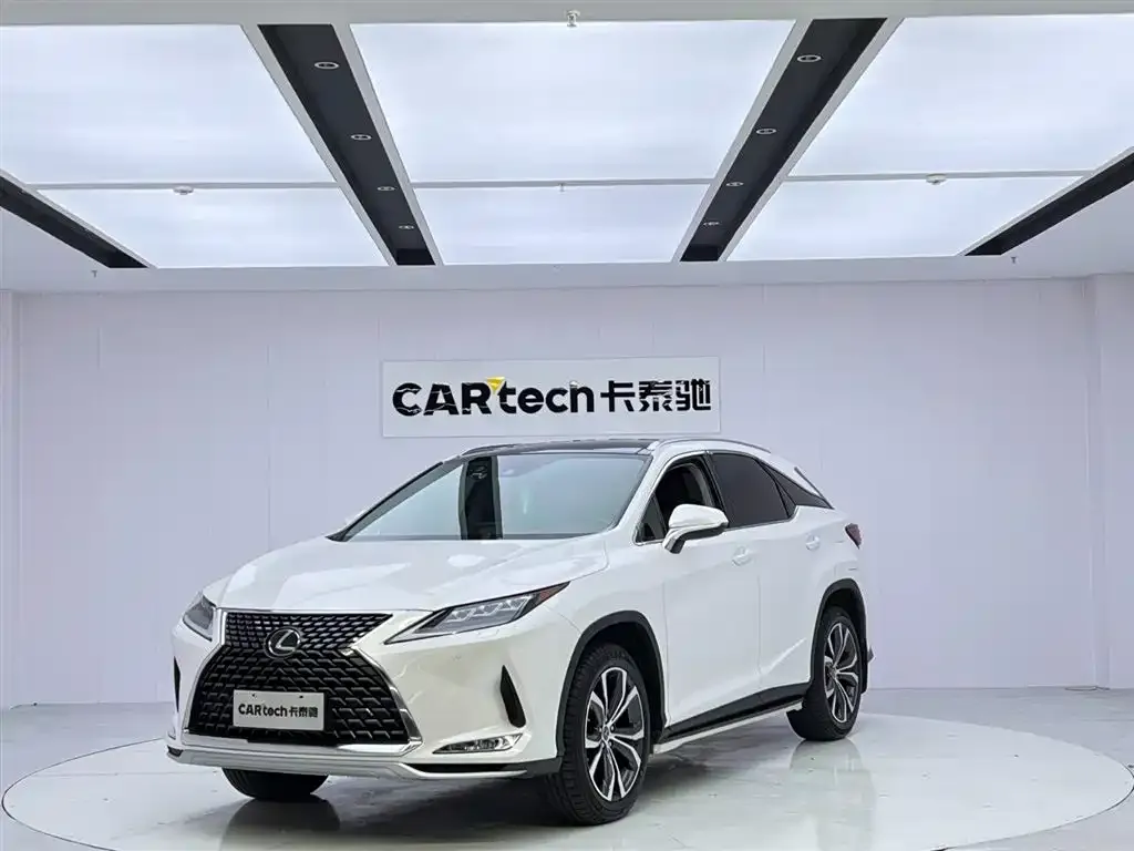 Lexus RX — фото 1