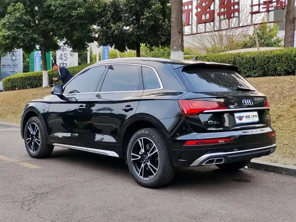 Audi Q5L — фото 10