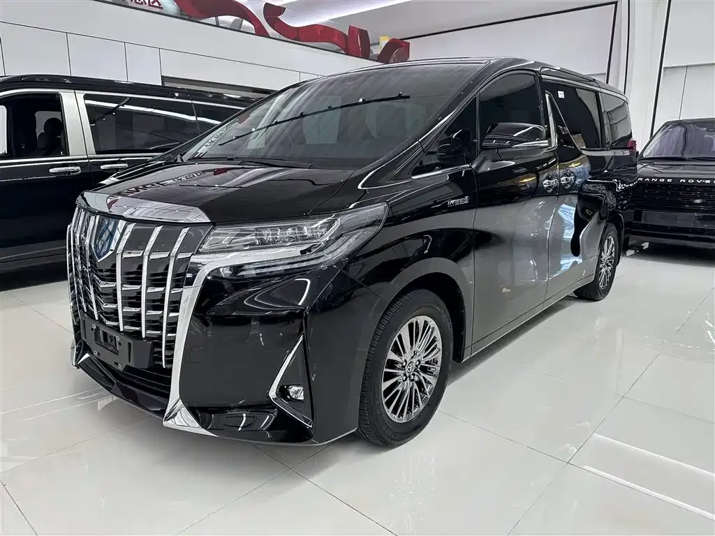 Toyota Alphard — фото 1