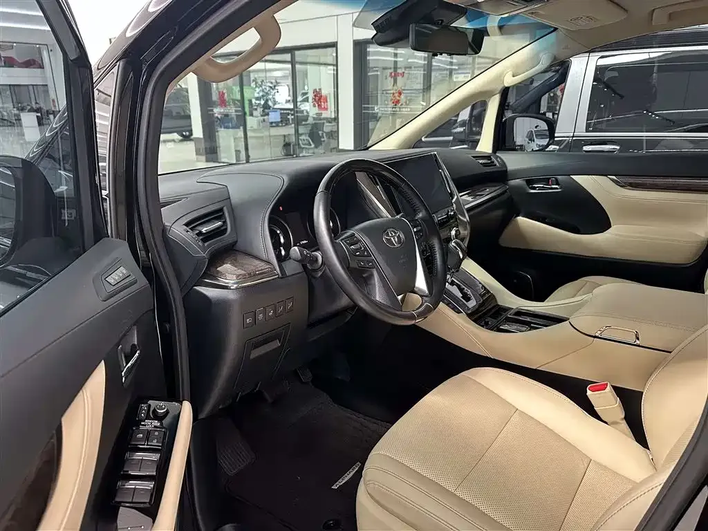 Toyota Alphard — фото 6