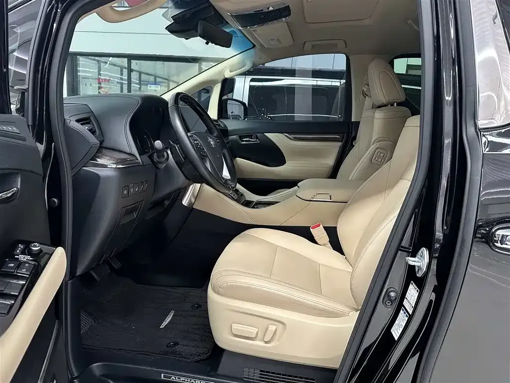 Toyota Alphard — фото 10
