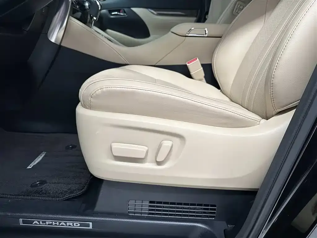 Toyota Alphard — фото 2
