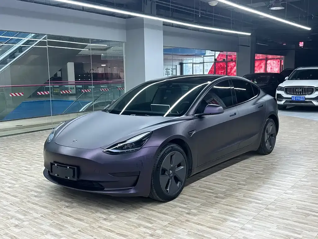 Tesla Model 3 — фото 1